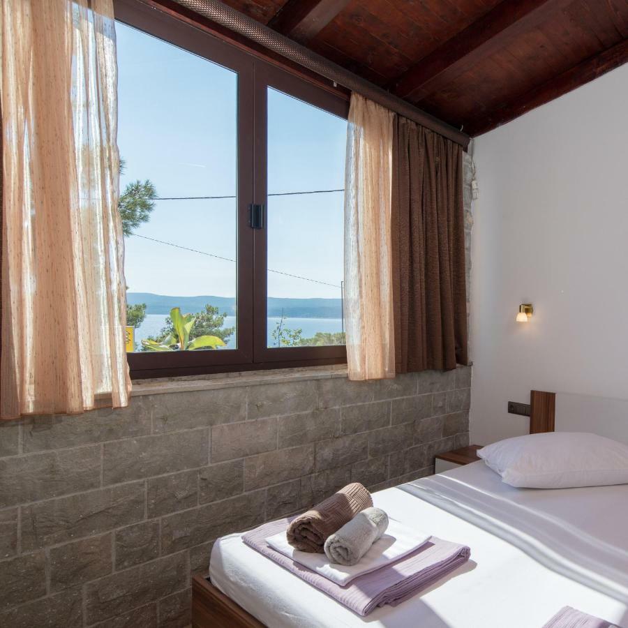 Beach Time Villa โอมิช ภายนอก รูปภาพ